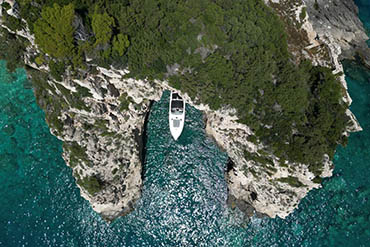 shipwreck blue caves zakynthos cruise