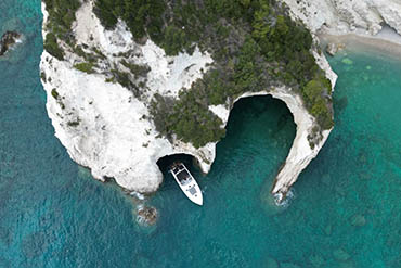 shipwreck blue caves zakynthos cruise